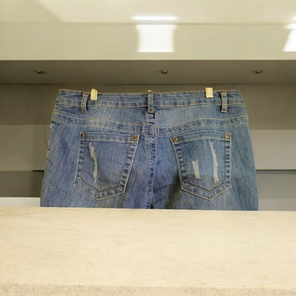 INDIGO THREAD CROP JEANS SIZE 14 Distressed - Picture 6 of 10